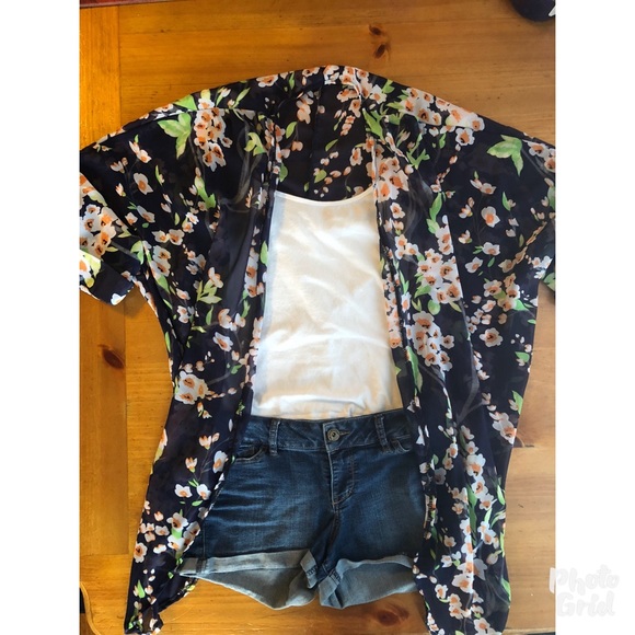 Tops - Blue floral kimono